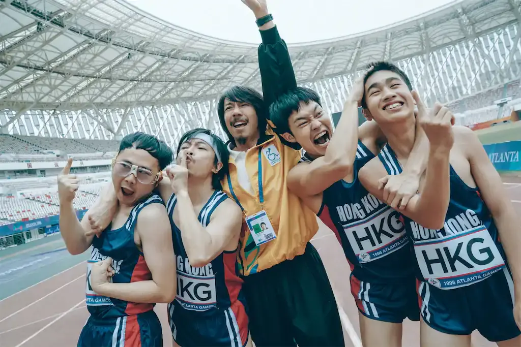 在電影《媽媽的神奇小子》中的蘇樺偉和他的隊友及教練潘健侶