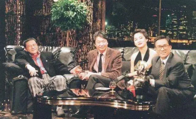 倪匡與黃霑、蔡瀾一同在亞洲電視台主持《今夜不設防》